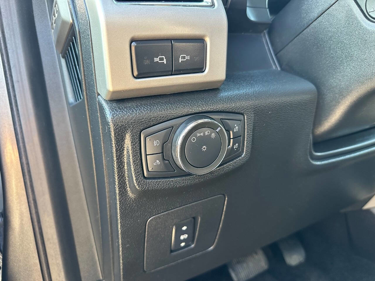 Used 2016 Ford F150 Lariat w/ Equipment Group 502A Luxury RWD image 28