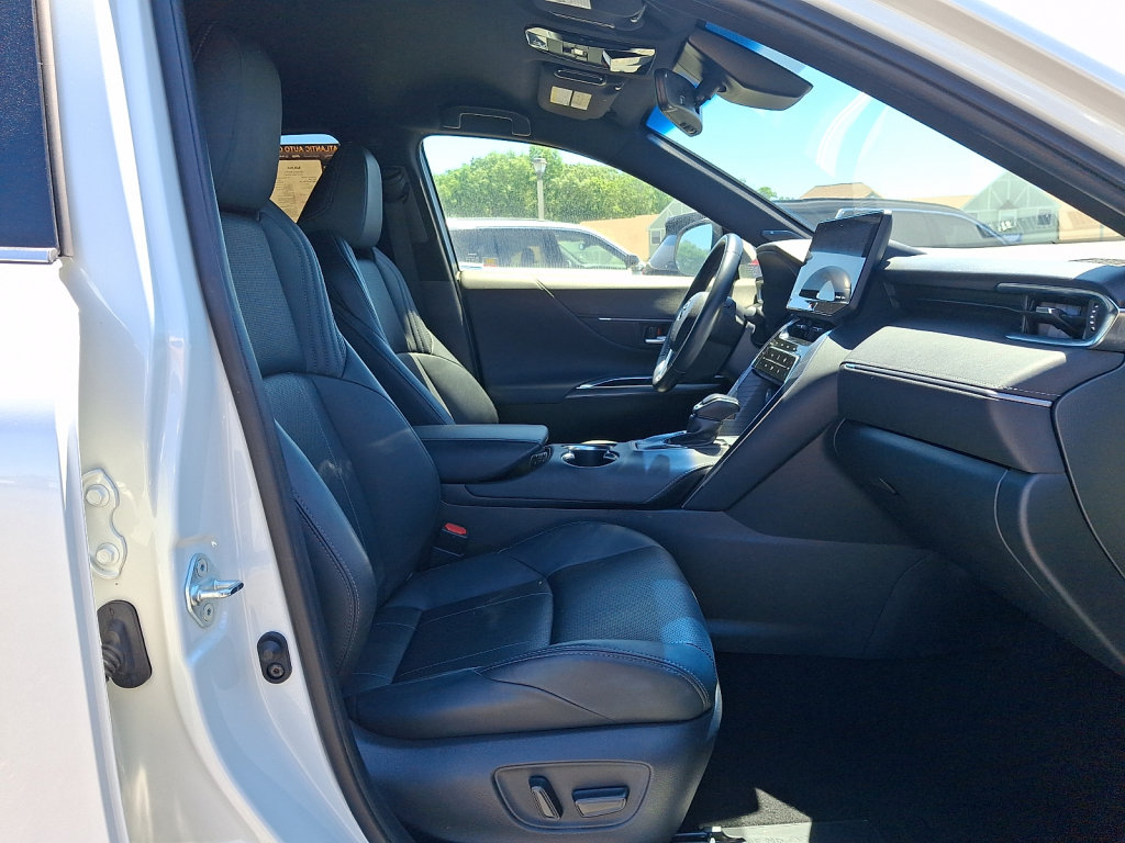 Used 2021 Toyota Venza XLE w/ Softex Package AWD/4WD image 13