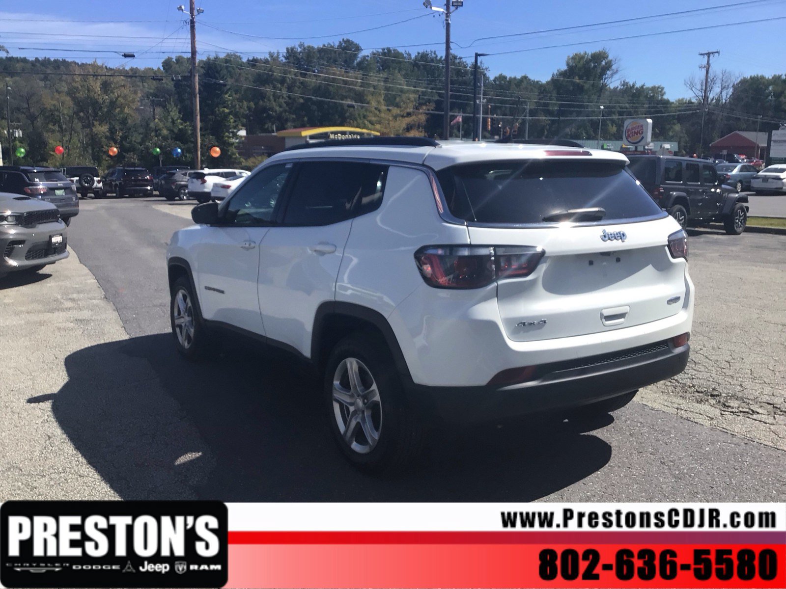 Used 2024 Jeep Compass Latitude AWD/4WD image 3