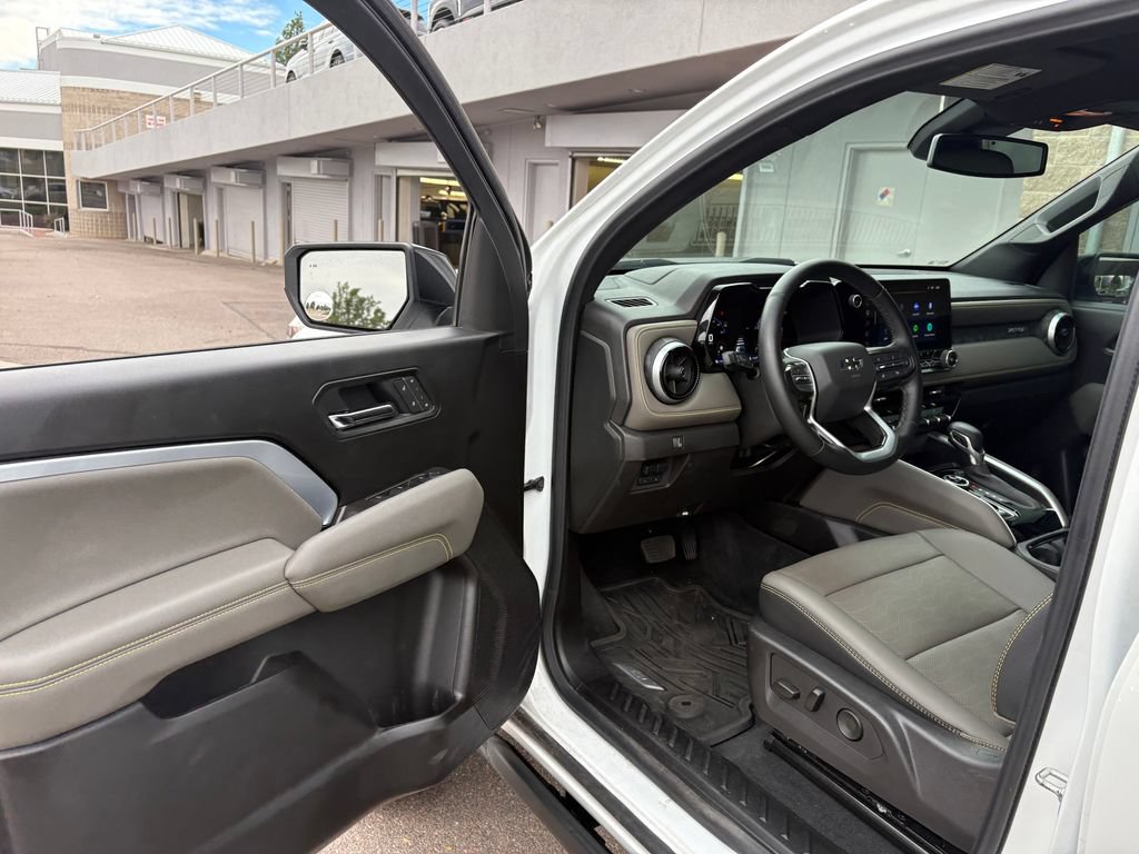 Used 2025 Chevrolet Colorado ZR2 w/ Technology Package AWD/4WD image 17