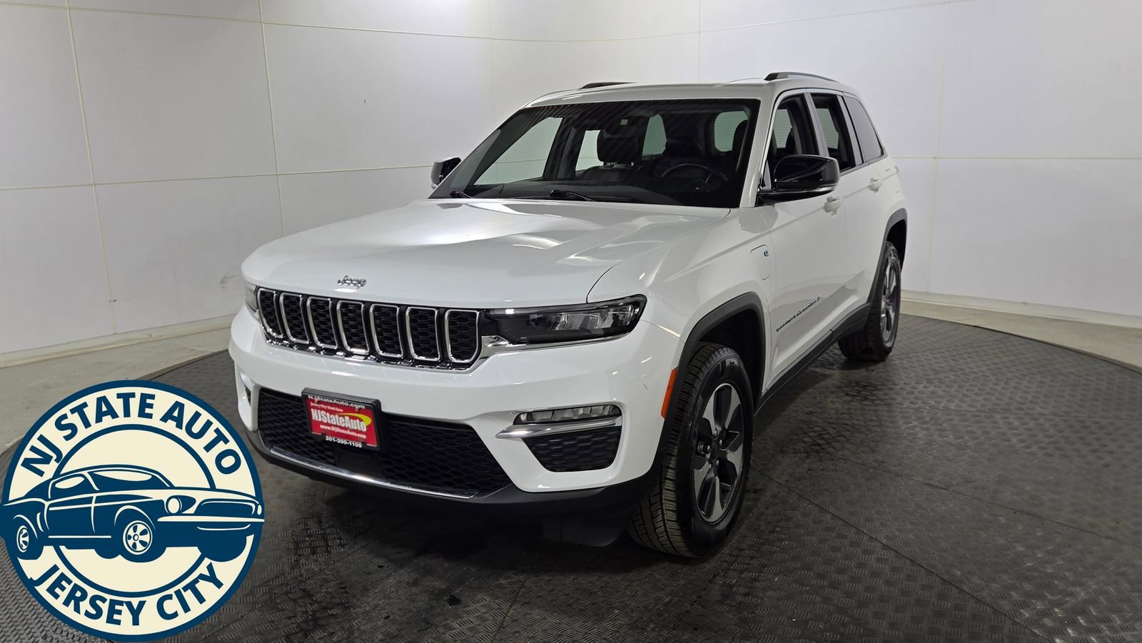 Used 2022 Jeep Grand Cherokee Limited 4xe image 3