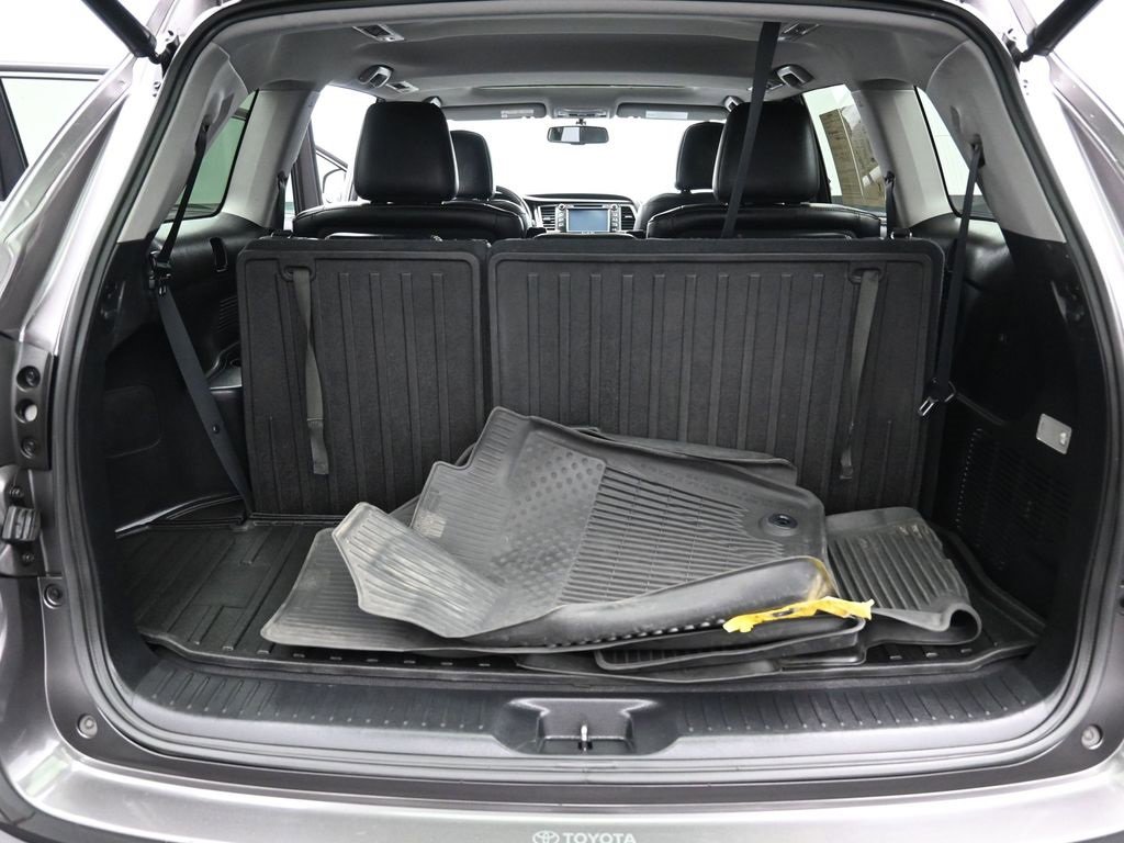 Used 2016 Toyota Highlander XLE image 26