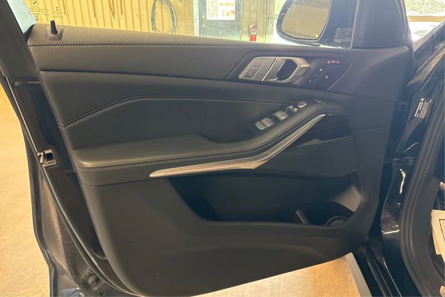 Used 2022 BMW X7 xDrive40i w/ M Sport Package AWD/4WD image 19
