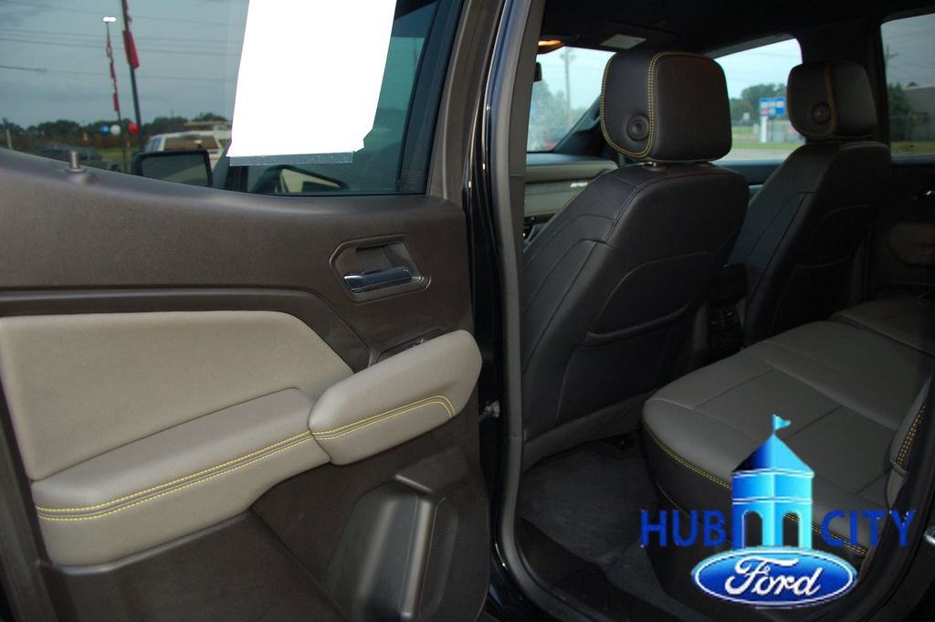 Used 2025 Chevrolet Colorado ZR2 w/ Midnight Edition AWD/4WD image 13