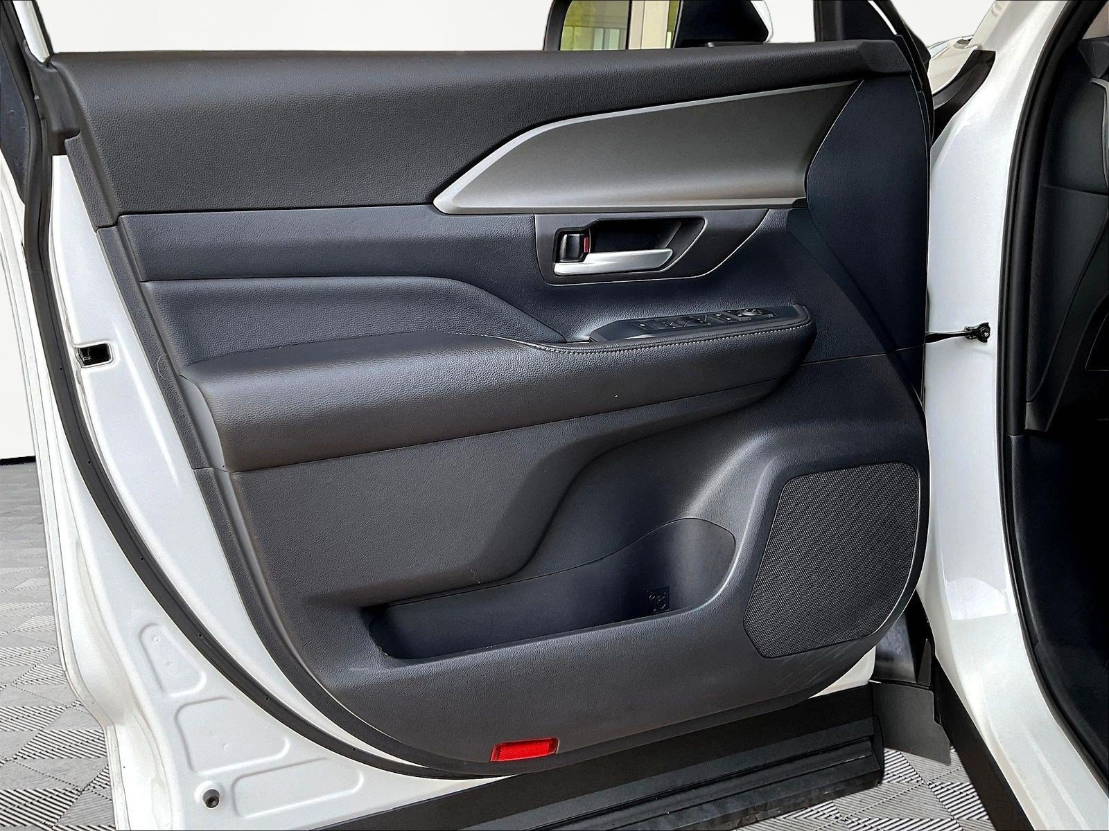 Certified 2024 Toyota Grand Highlander AWD image 20