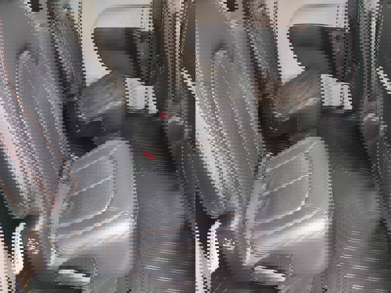 Used 2018 Chrysler Pacifica Touring-L Plus w/ Tire & Wheel Group image 9