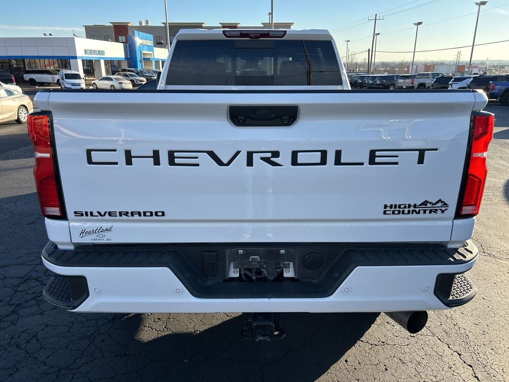 Used 2025 Chevrolet Silverado 2500 High Country w/ Technology Package AWD/4WD image 5