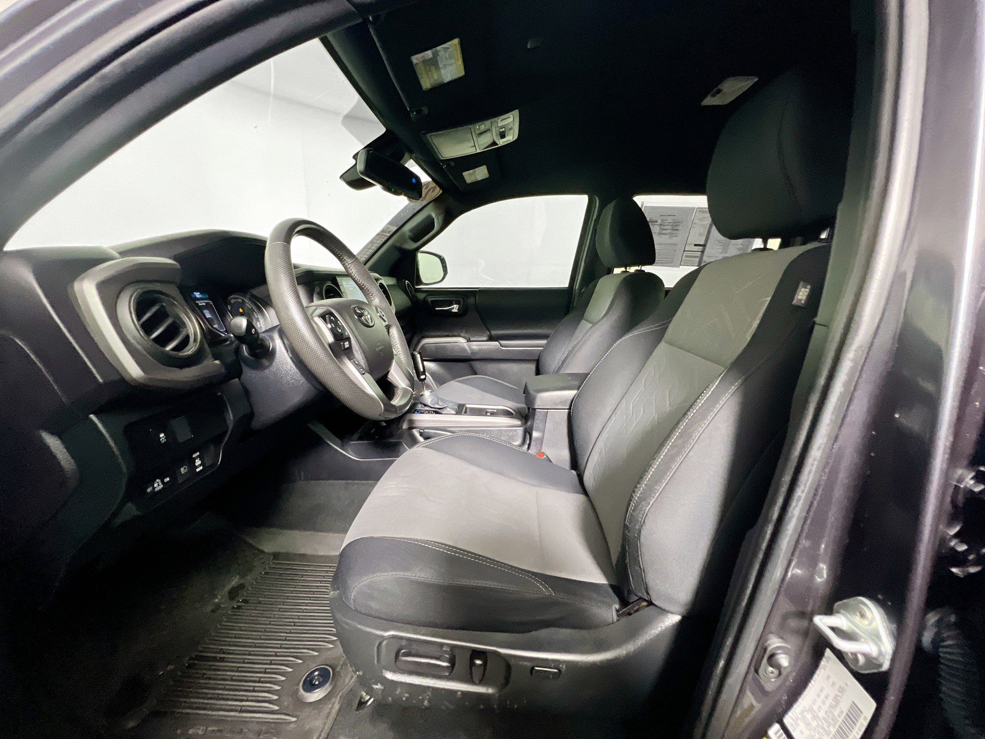 Used 2022 Toyota Tacoma TRD Off-Road RWD image 14