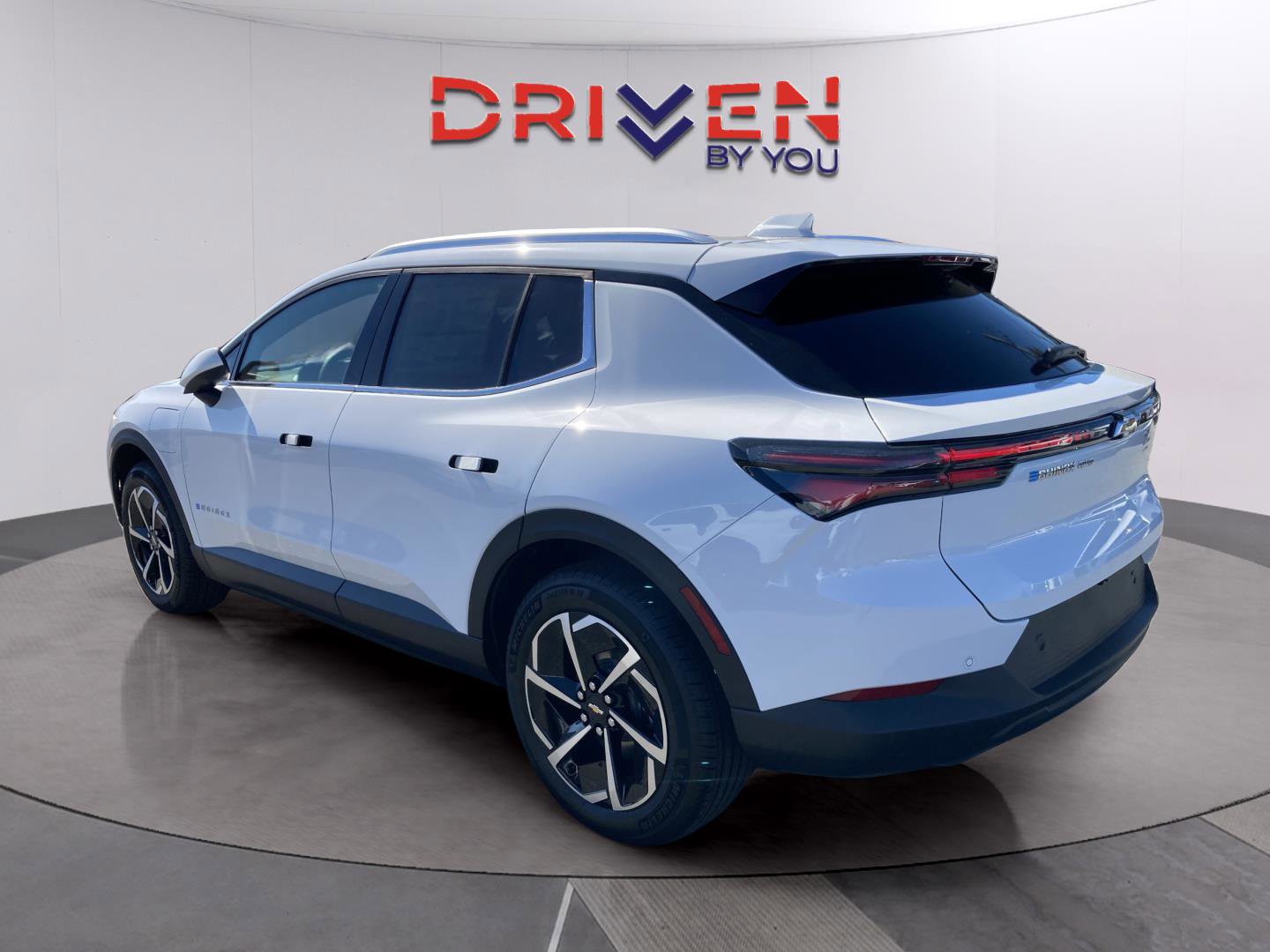 New 2026 Chevrolet Equinox EV LT image 3