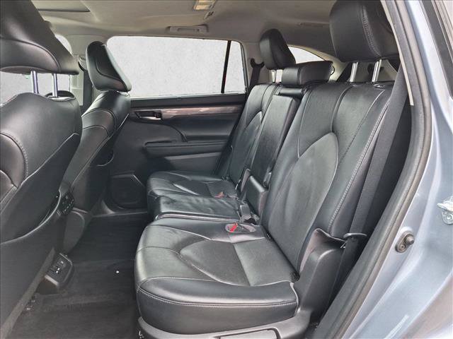 Used 2021 Toyota Highlander Limited AWD/4WD image 19