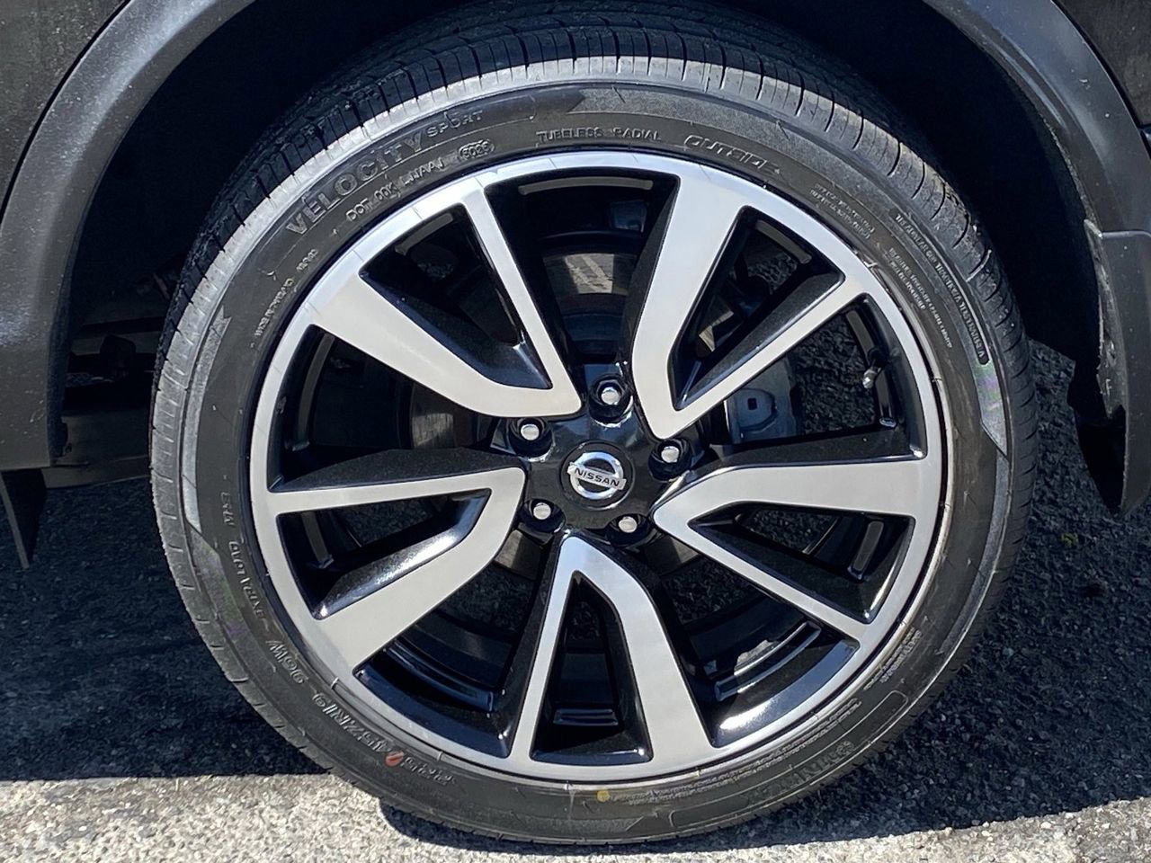 Certified 2018 Nissan Rogue Sport SL FWD image 8