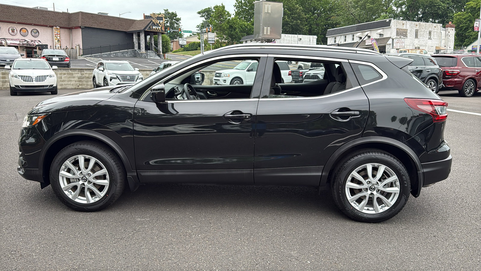 Certified 2021 Nissan Rogue Sport SV AWD/4WD image 4