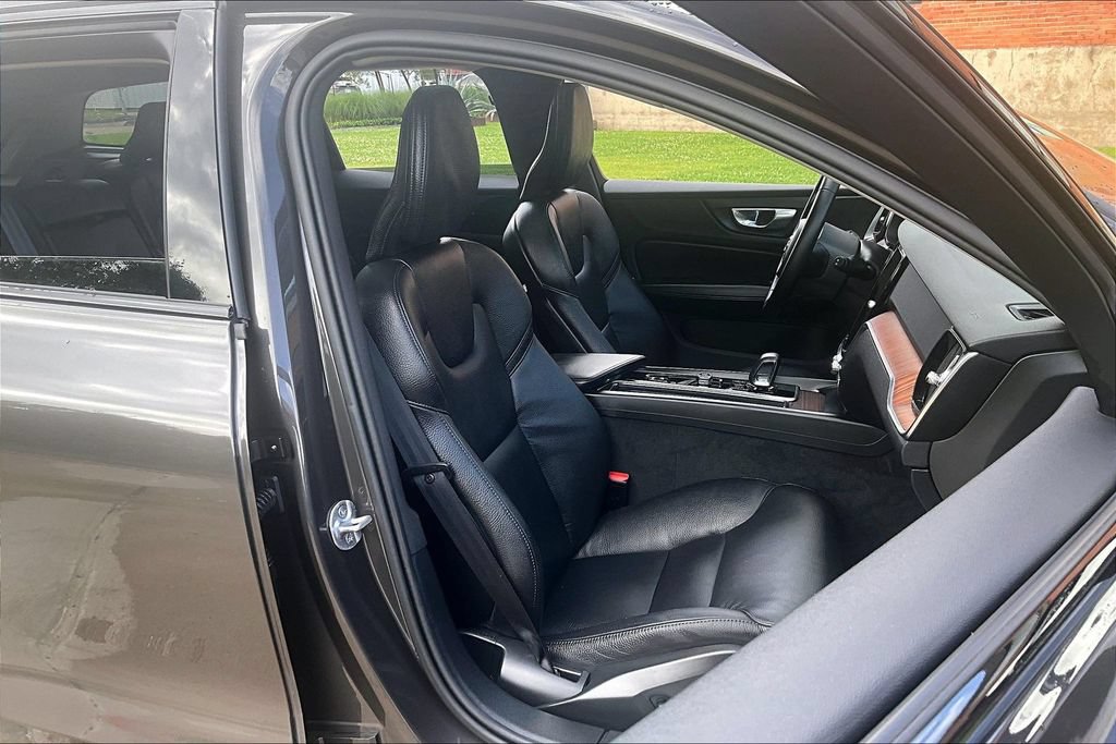 Certified 2025 Volvo V60 B5 Cross Country Plus AWD/4WD image 10