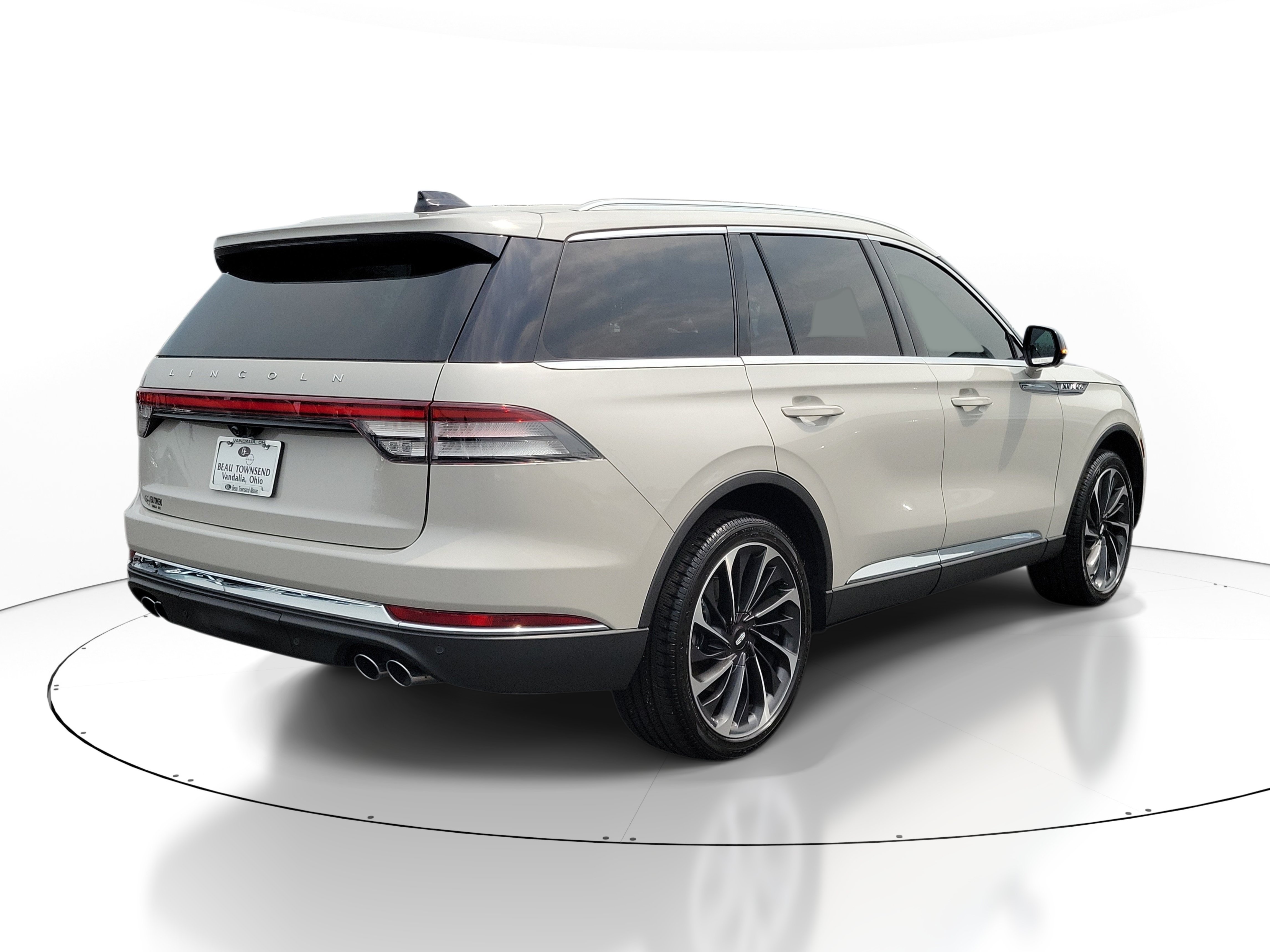 Used 2025 Lincoln Aviator Reserve w/ Illumination Package AWD/4WD image 4