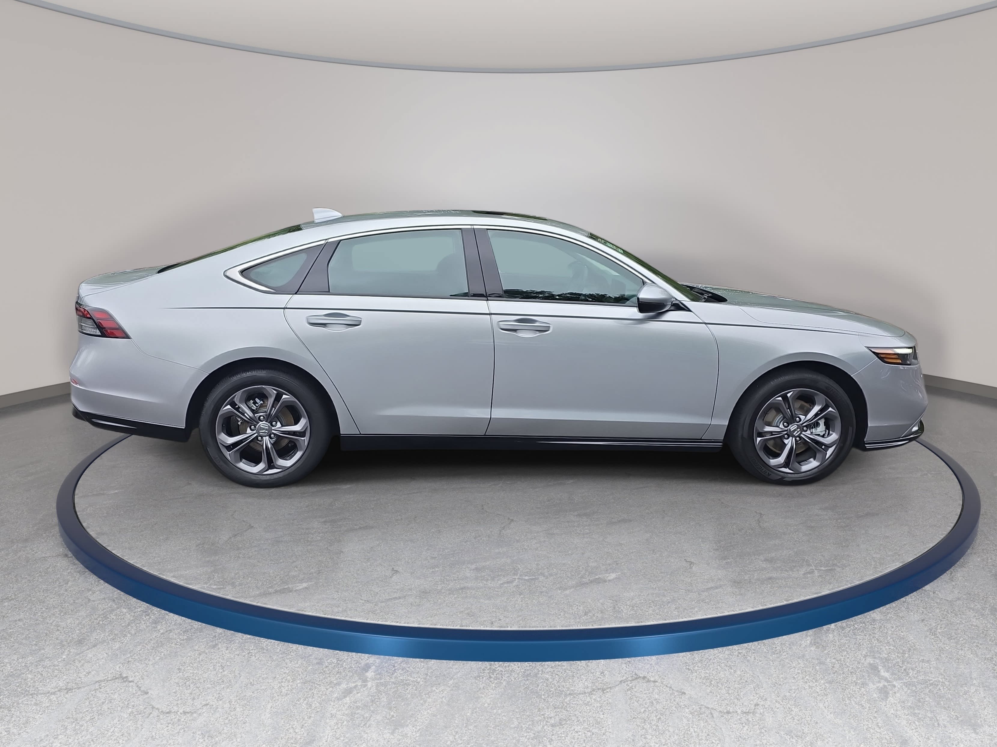 Used 2026 Honda Accord EX-L image 4