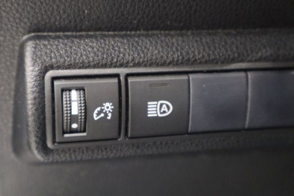 Used 2020 Toyota Corolla SE FWD image 18