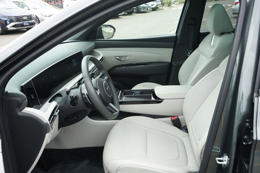 Certified 2025 Hyundai Tucson Limited AWD/4WD image 15