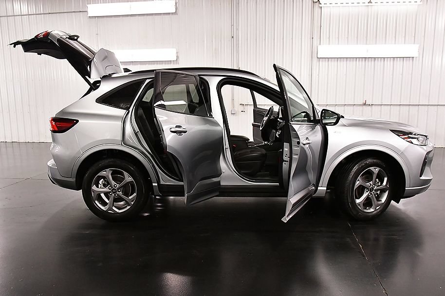 Used 2023 Ford Escape ST-Line w/ Tech Pack #1 AWD/4WD image 32