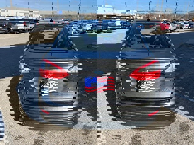 Used 2015 Ford Fiesta SE image 4