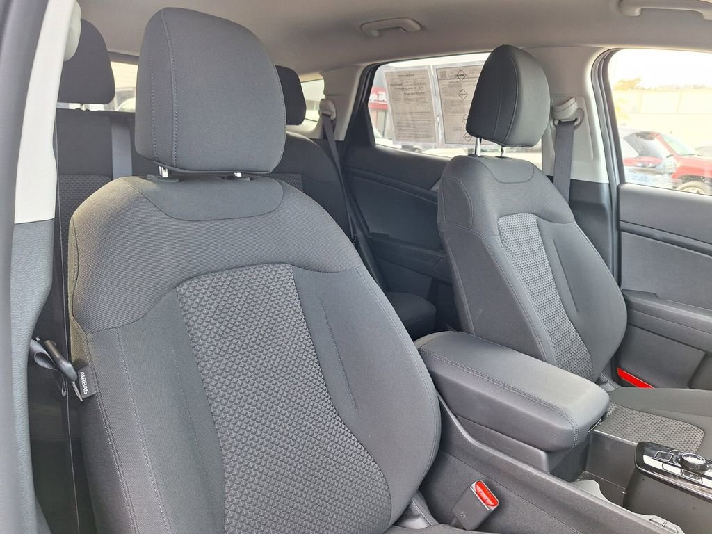 Used 2025 Kia Sportage LX image 27