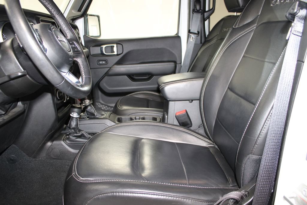 Used 2023 Jeep Wrangler Unlimited Sahara w/ Cold Weather Group AWD/4WD image 16