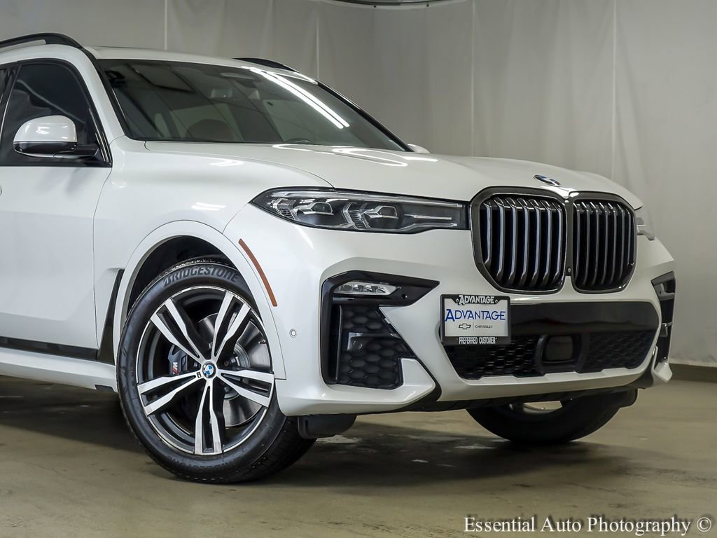 Used 2022 BMW X7 xDrive40i w/ M Sport Package AWD/4WD image 3