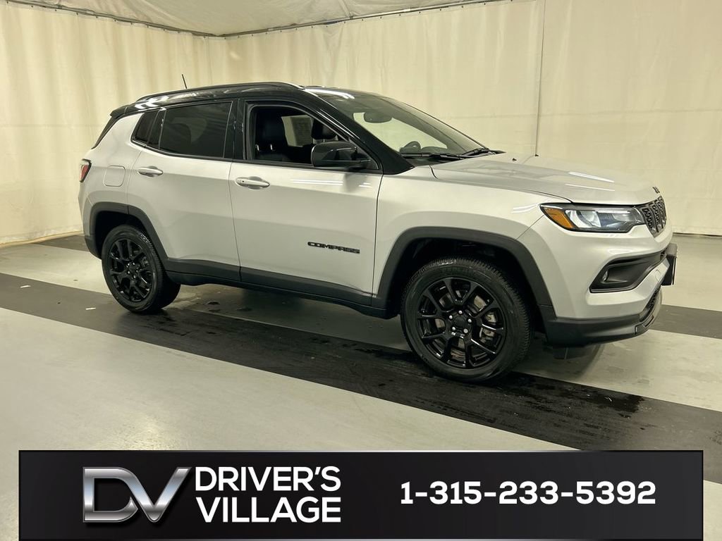 Used 2024 Jeep Compass Latitude w/ Convenience Group image 1