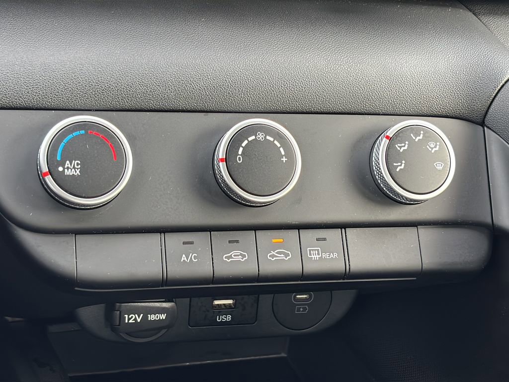 Certified 2025 Hyundai Elantra SE image 32