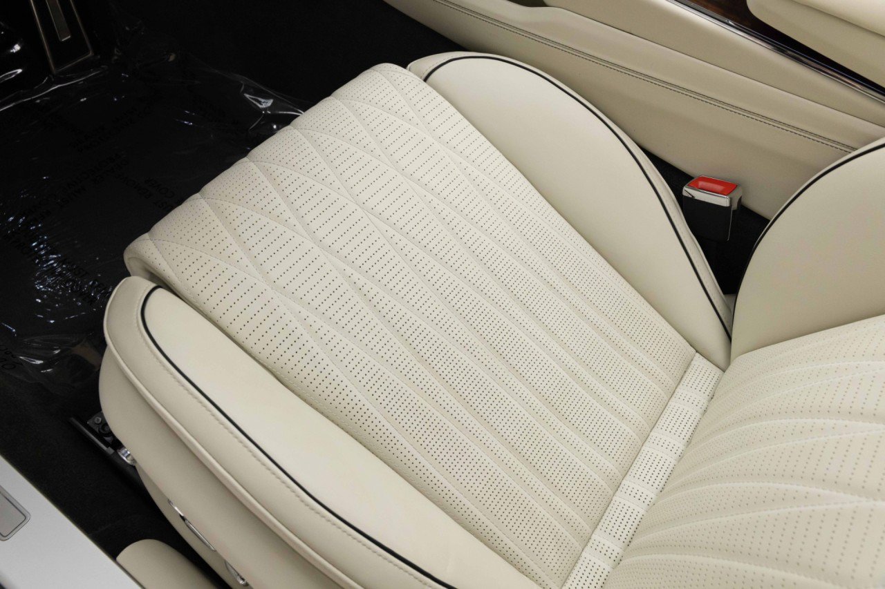 Used 2024 Bentley Flying Spur Azure AWD/4WD image 38