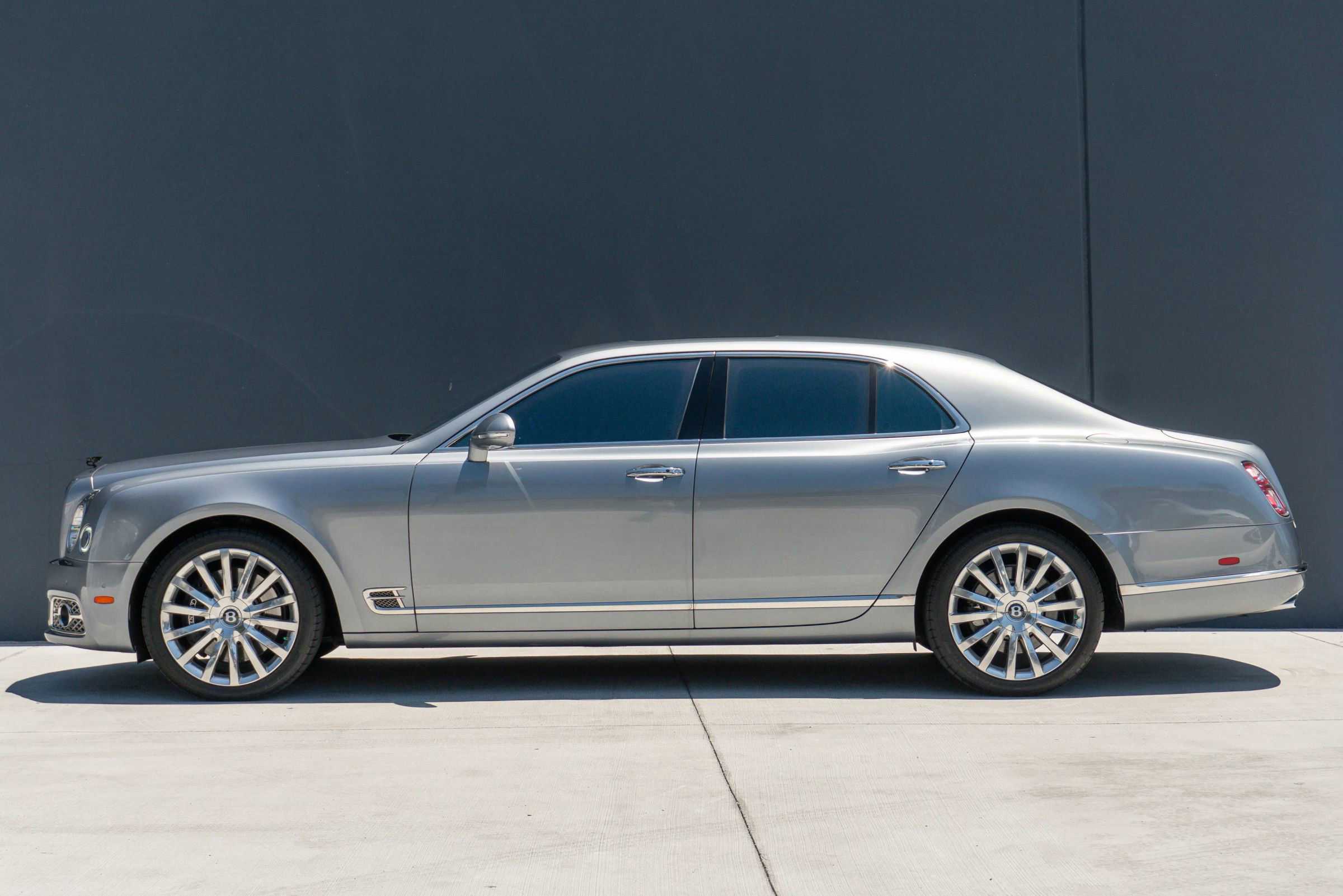 Used 2020 Bentley Mulsanne RWD image 2