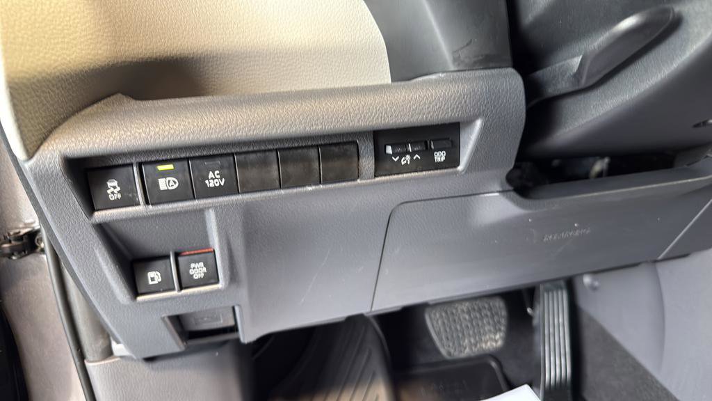 Used 2023 Toyota Sienna XLE w/ XLE Plus Package image 25