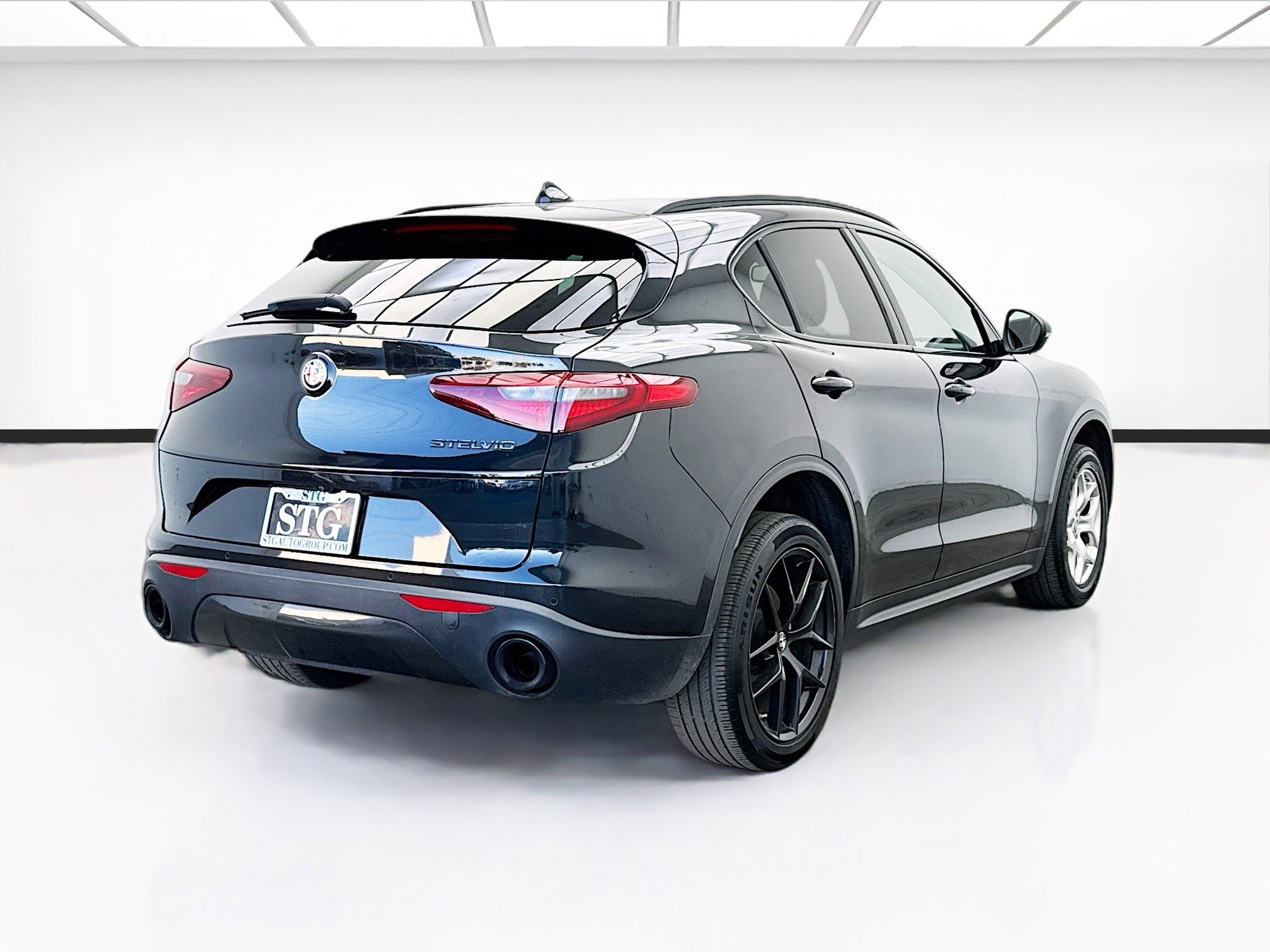 Used 2020 Alfa Romeo Stelvio w/ Nero Edizione image 4