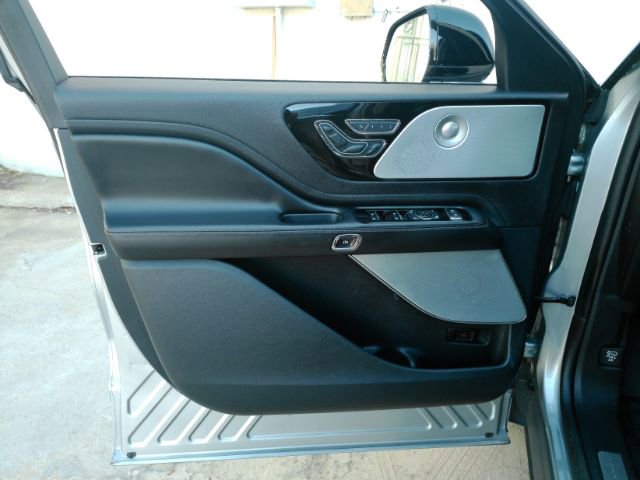 Used 2020 Lincoln Aviator Grand Touring w/ Equipment Group 301A AWD/4WD image 16