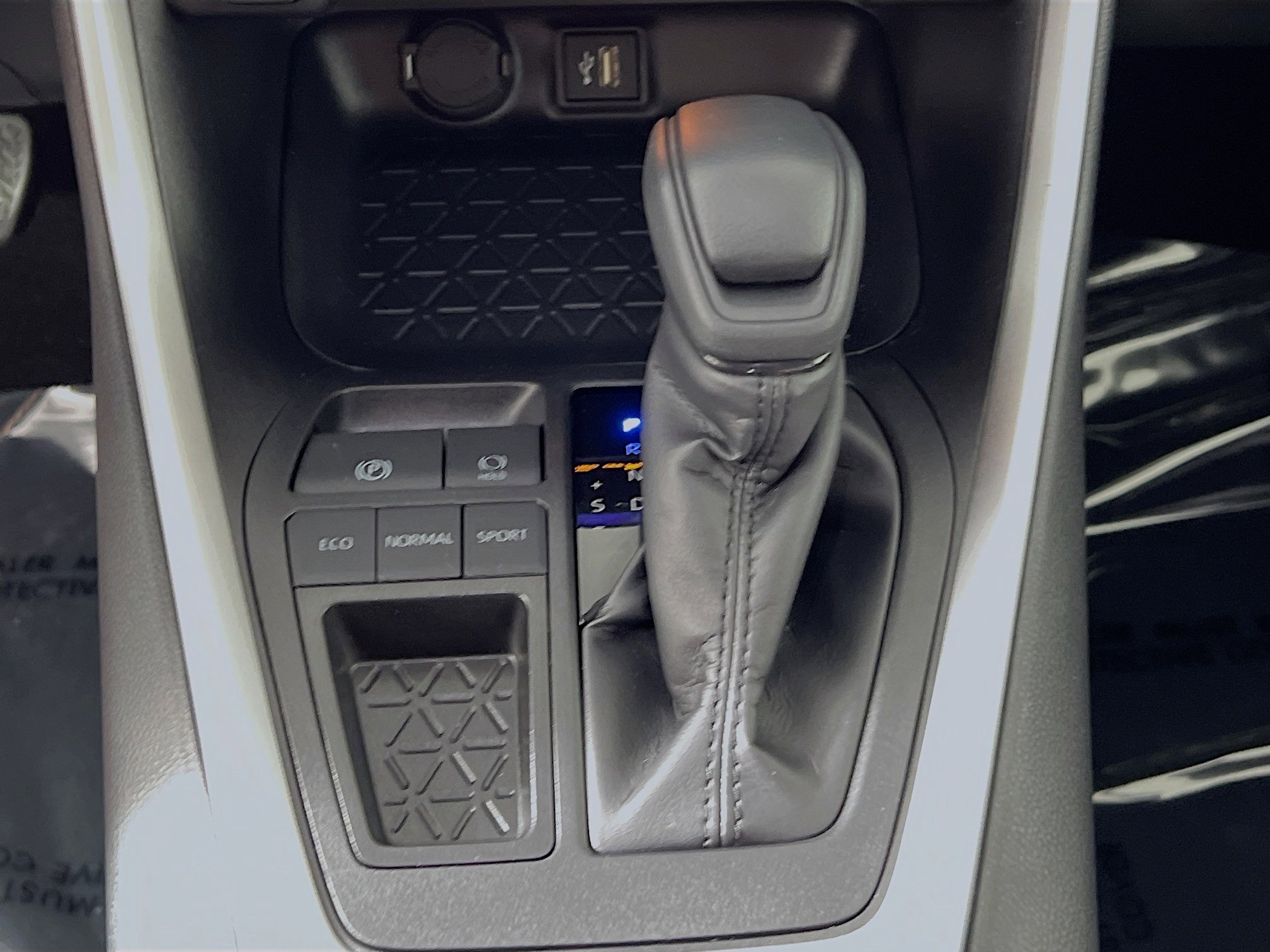 Used 2025 Toyota RAV4 LE image 23