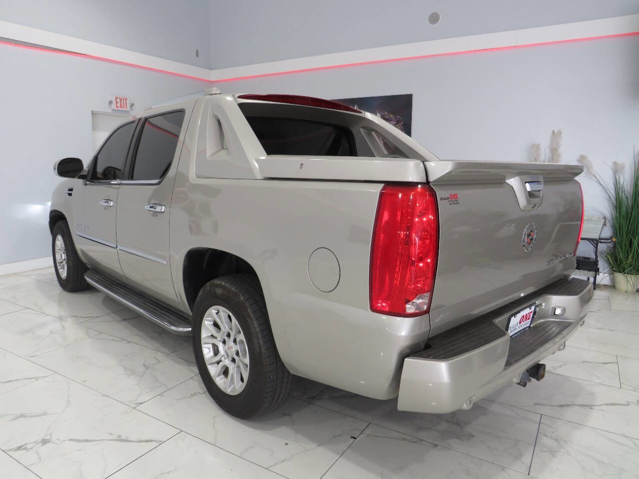 Used 2007 Cadillac Escalade EXT w/ Information Package AWD/4WD image 6