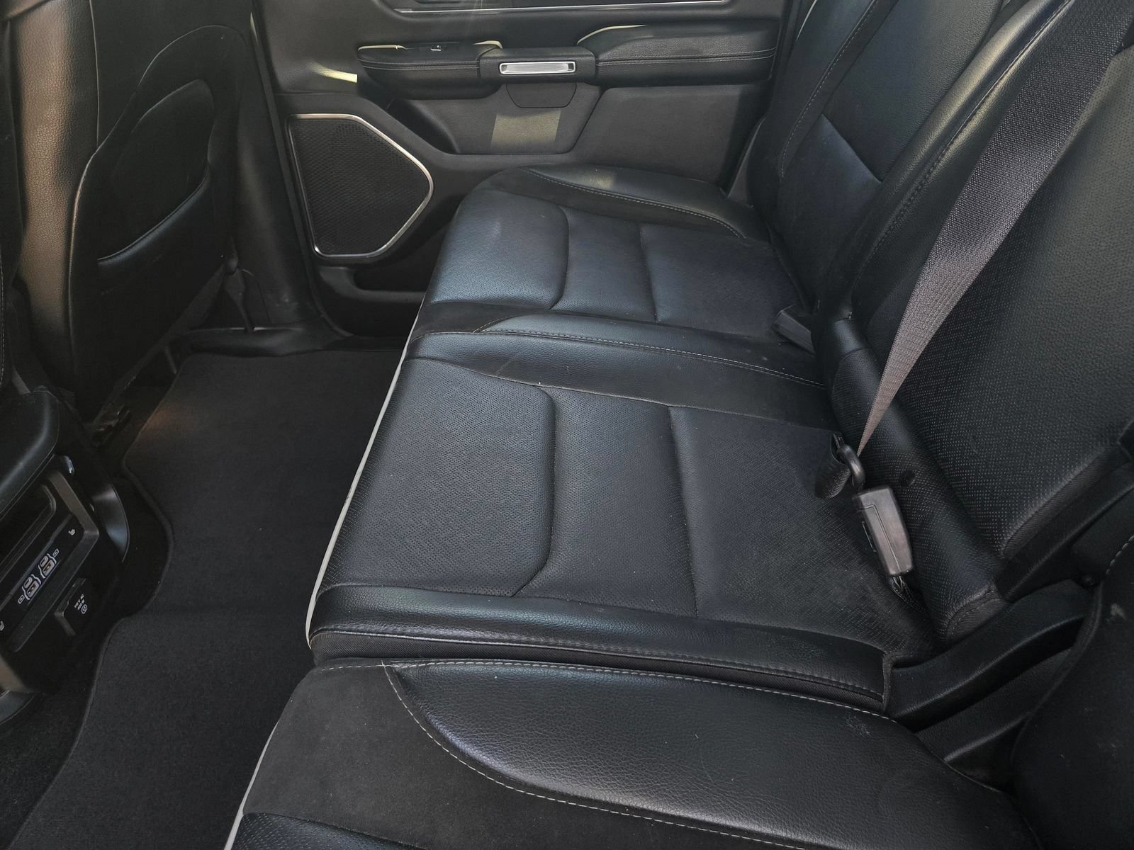 Used 2025 RAM 1500 Laramie AWD/4WD image 5