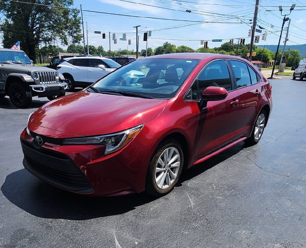 Used 2025 Toyota Corolla LE w/ LE Premium Package FWD image 1