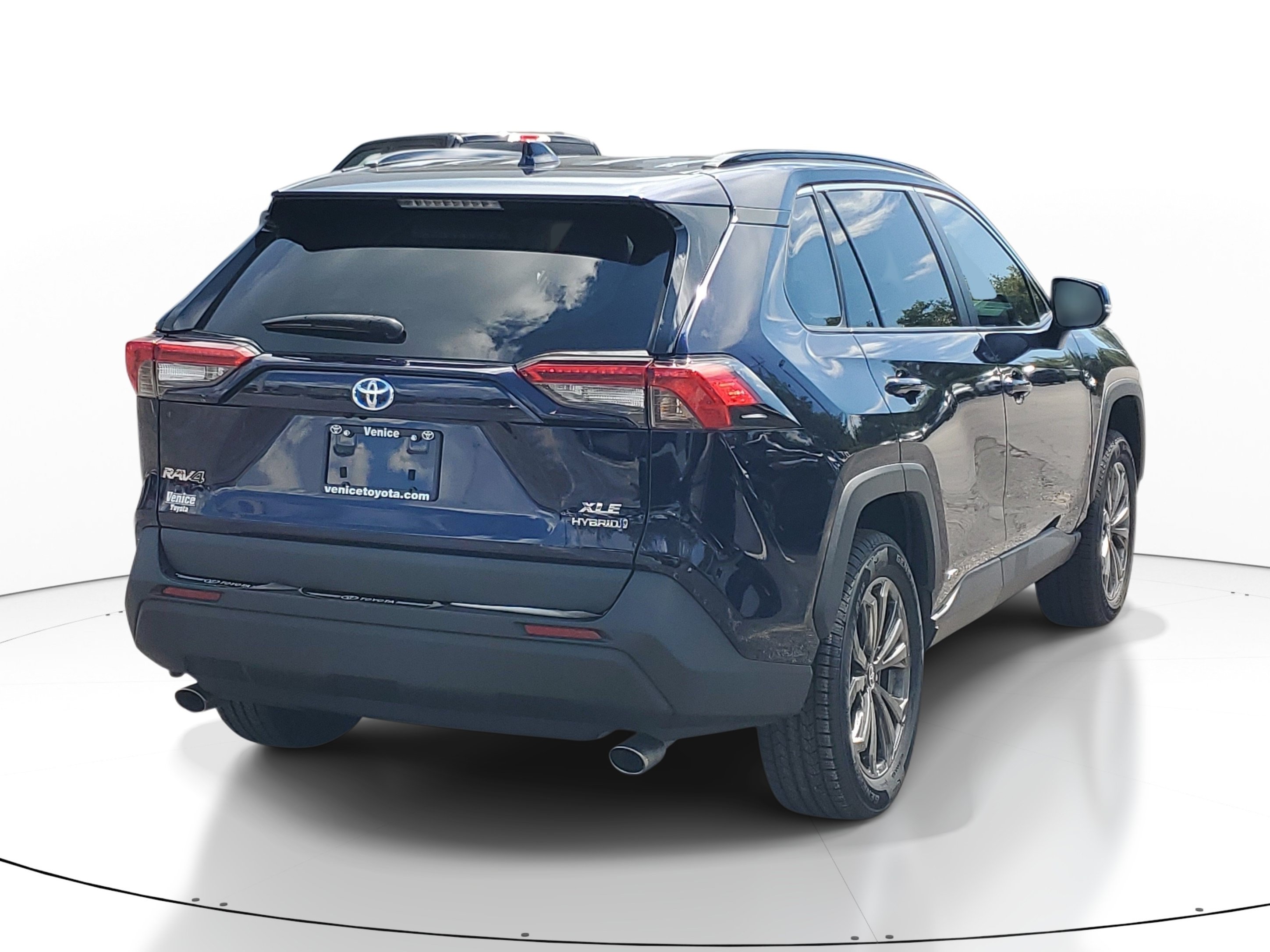 Used 2022 Toyota RAV4 XLE Premium AWD/4WD image 6