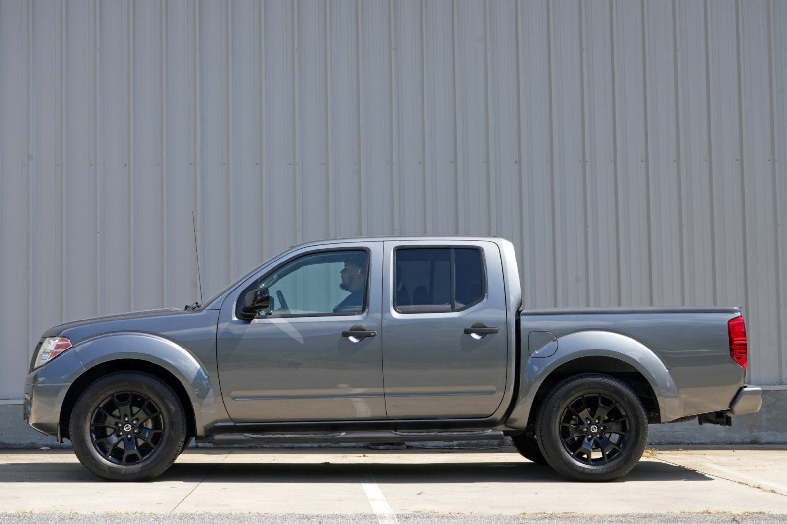Used 2020 Nissan Frontier SV w/ Midnight Edition Floor Mats RWD image 8