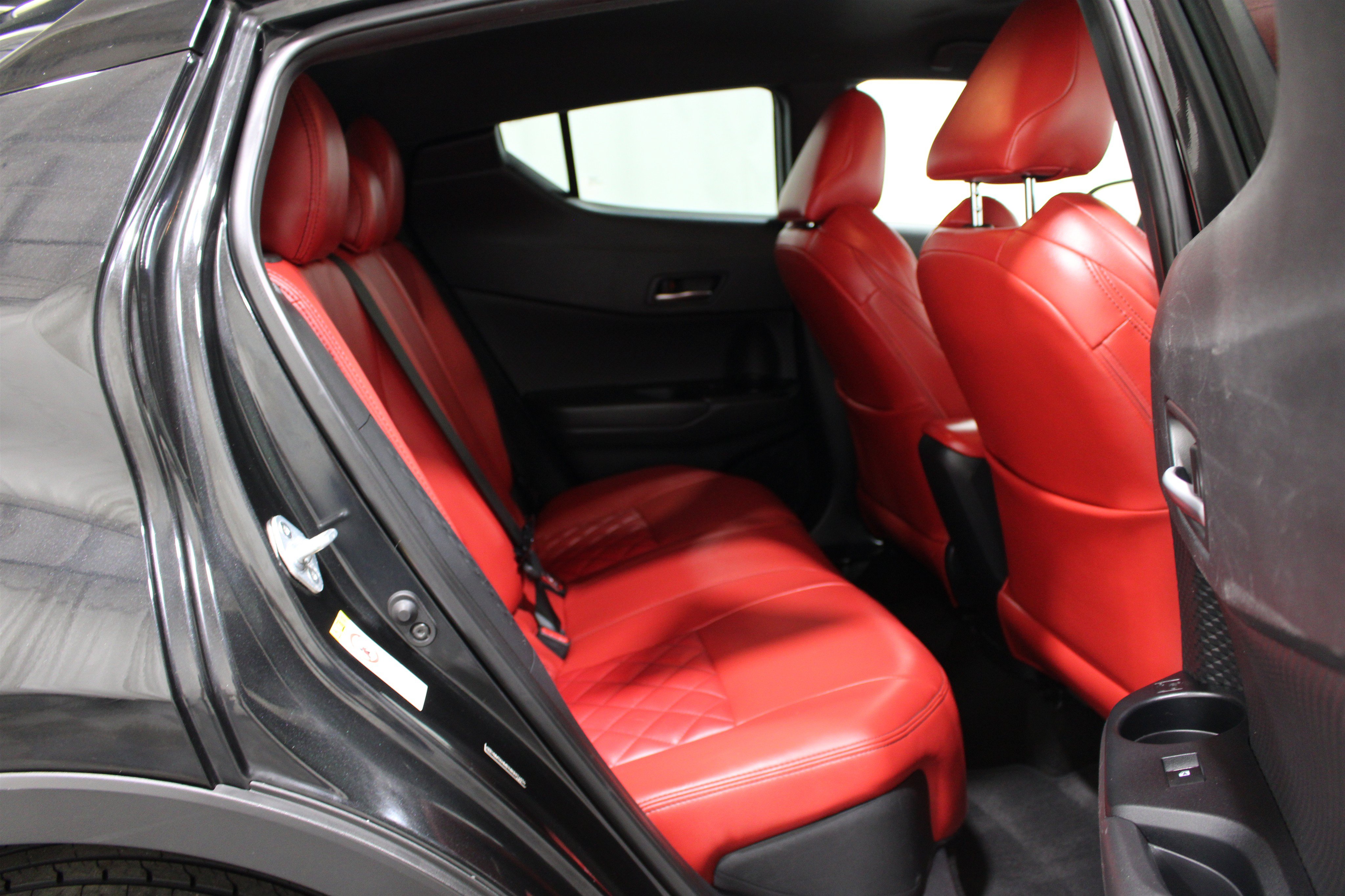 Used 2019 Toyota C-HR XLE FWD image 23