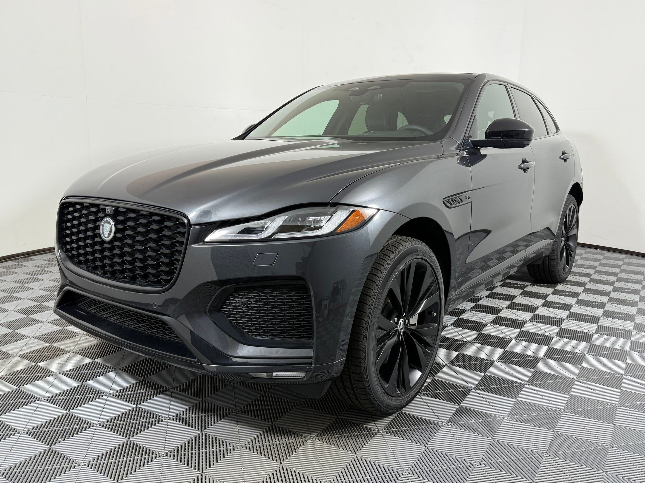 New 2026 Jaguar F-PACE R-Dynamic S AWD/4WD image 1