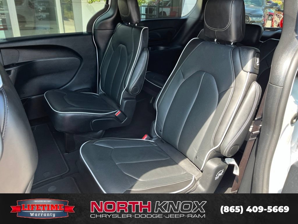 Used 2025 Chrysler Pacifica Limited FWD image 17