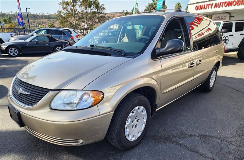 Used 2003 Chrysler Town & Country FWD image 9
