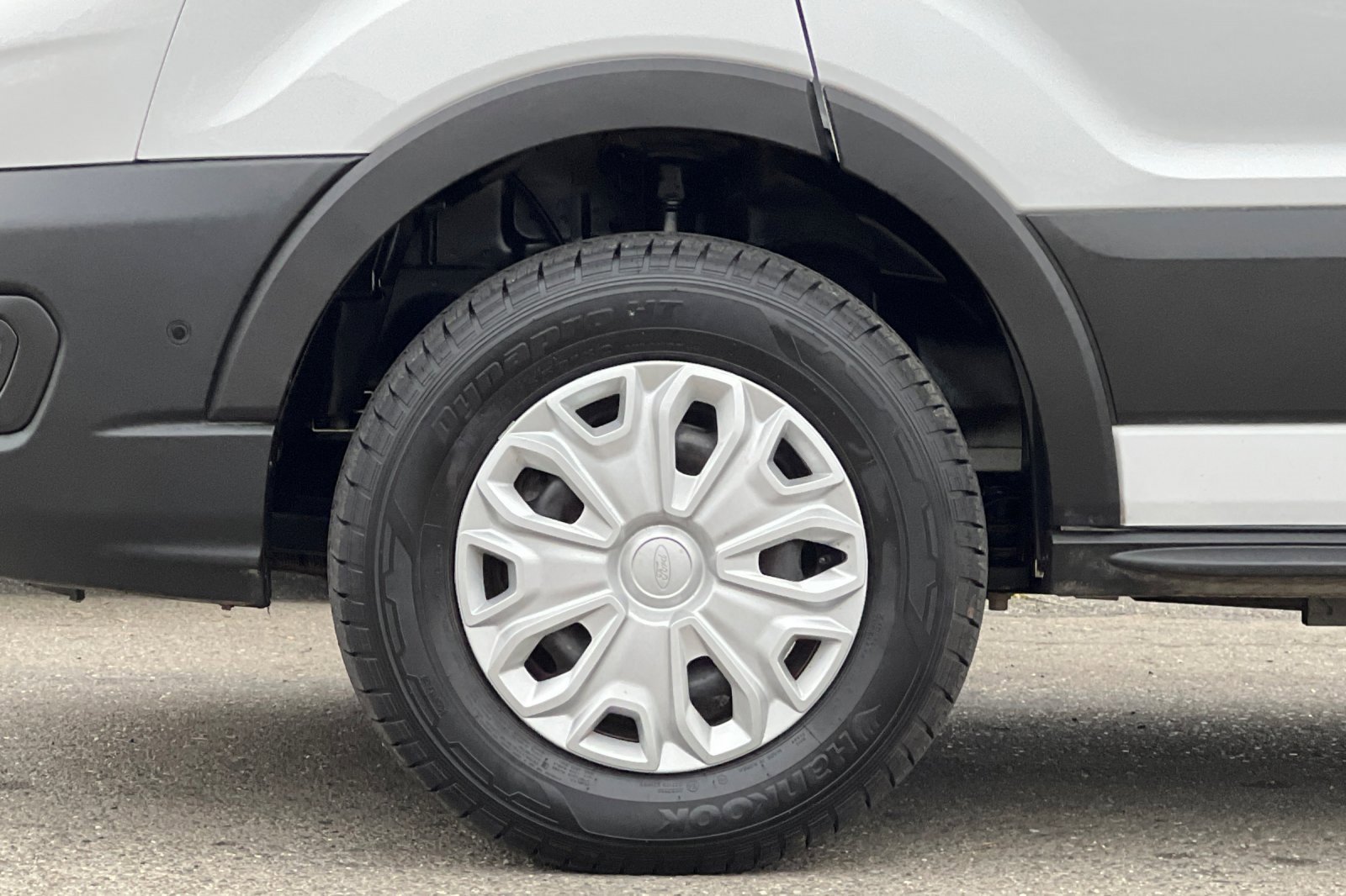 Used 2023 Ford E-Transit Medium Roof w/ Load Area Protection Package image 26