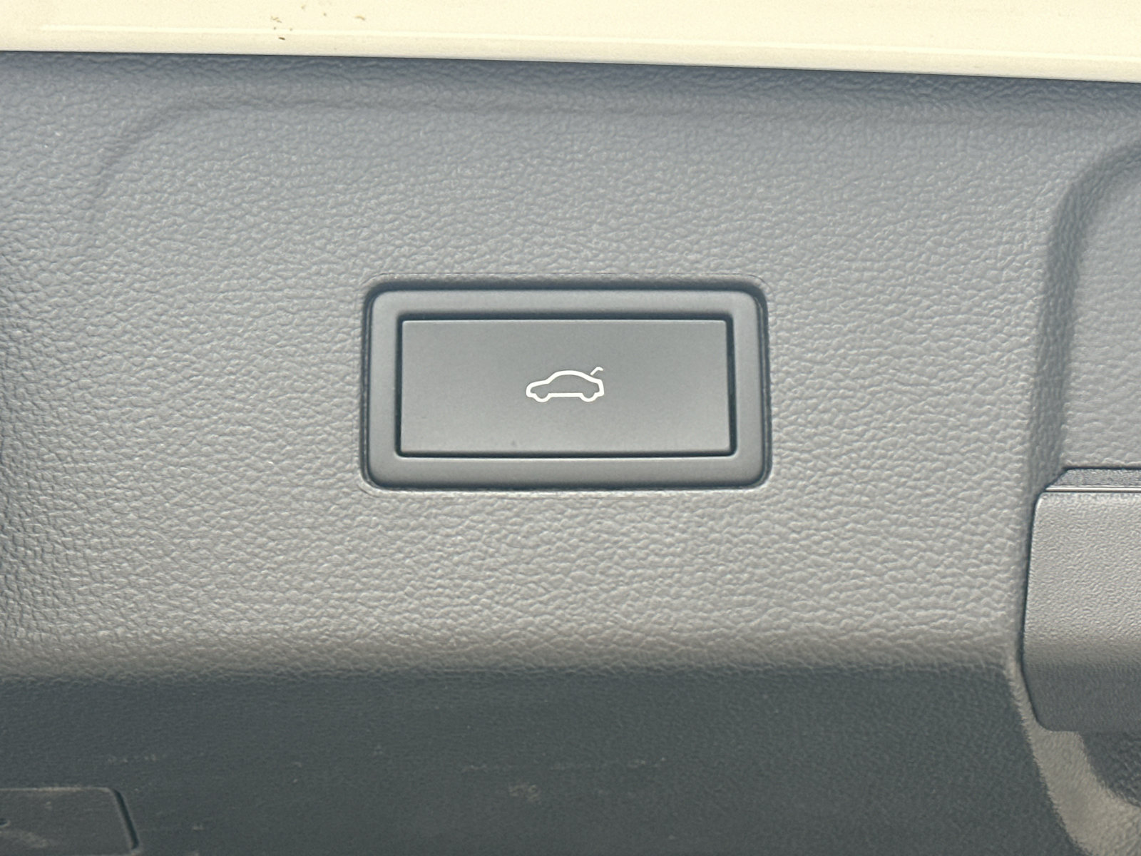 Used 2025 Volkswagen Atlas SE AWD/4WD image 36