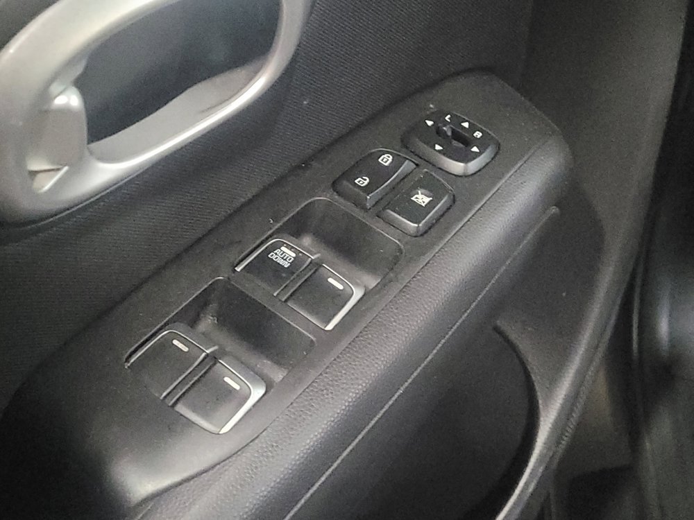 Used 2017 Kia Soul image 27