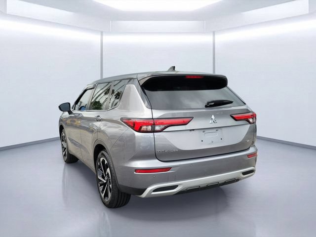 Used 2022 Mitsubishi Outlander SE FWD image 3