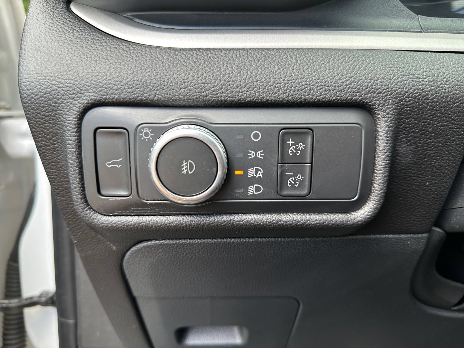 Used 2022 Ford Explorer XLT AWD/4WD image 17