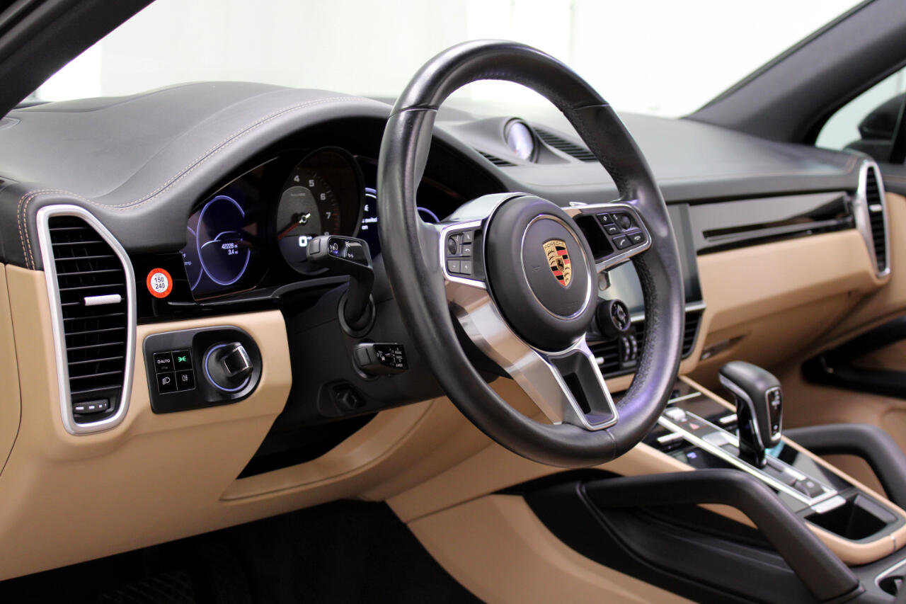 Used 2019 Porsche Cayenne image 32