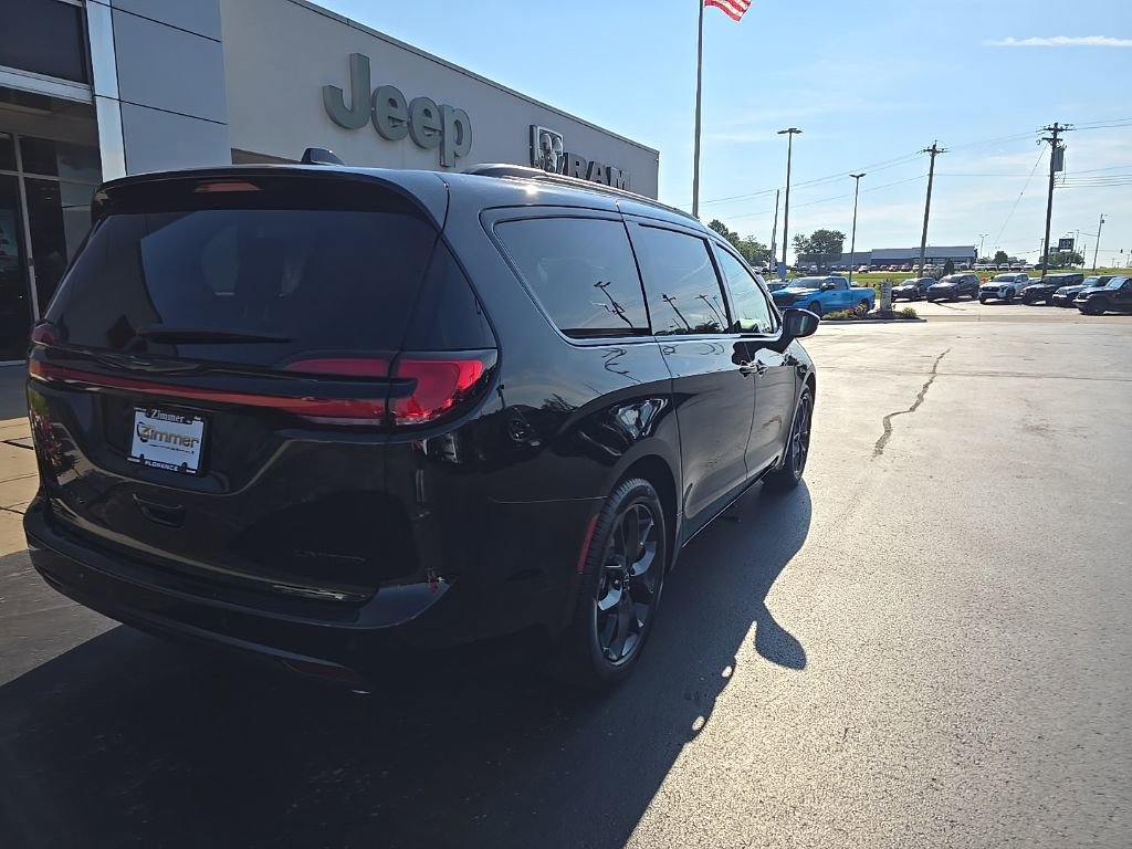 New 2026 Chrysler Pacifica Limited w/ S Appearance Package image 9
